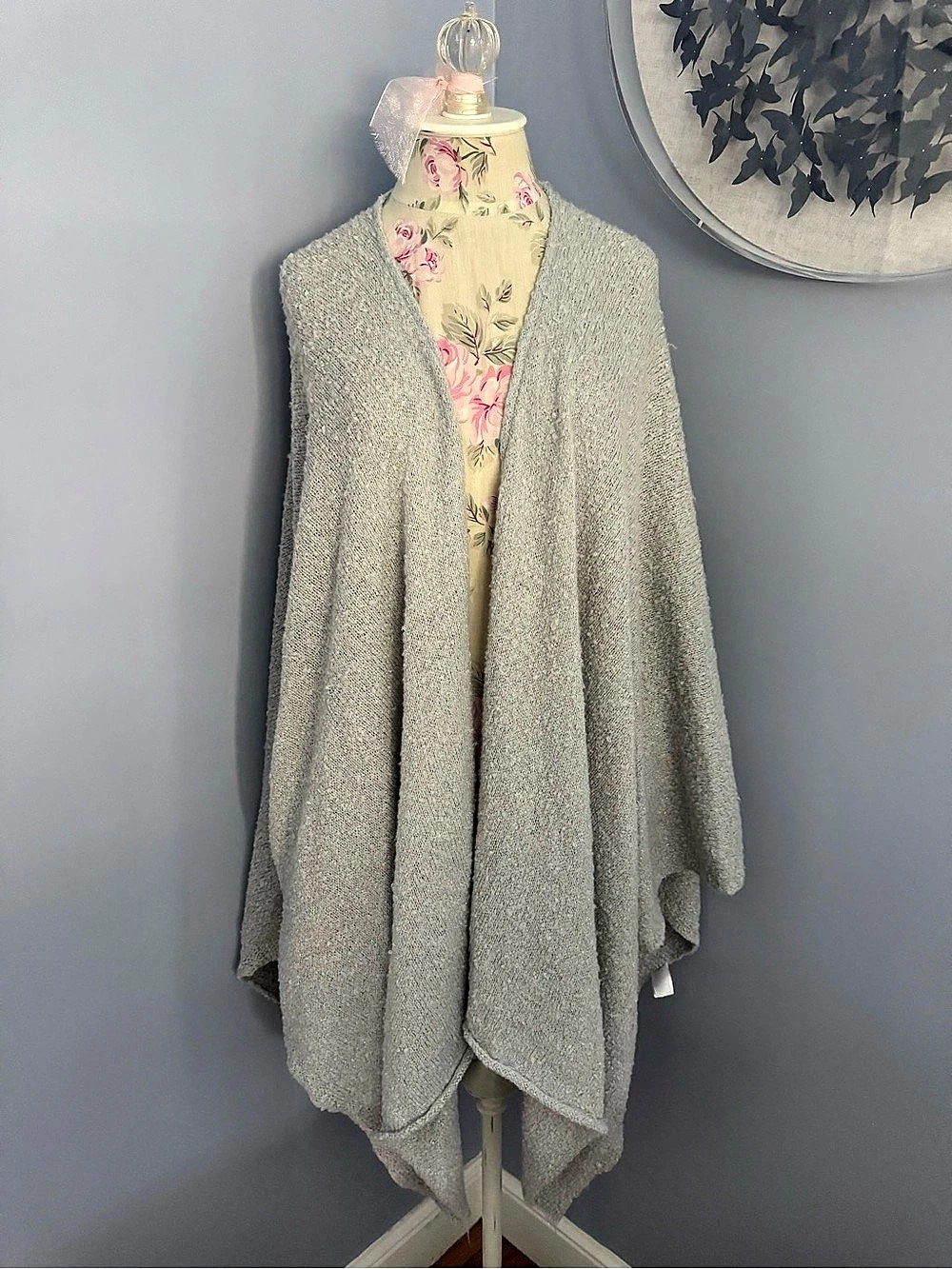 Melrose and Market Textured Gray Poncho Like New